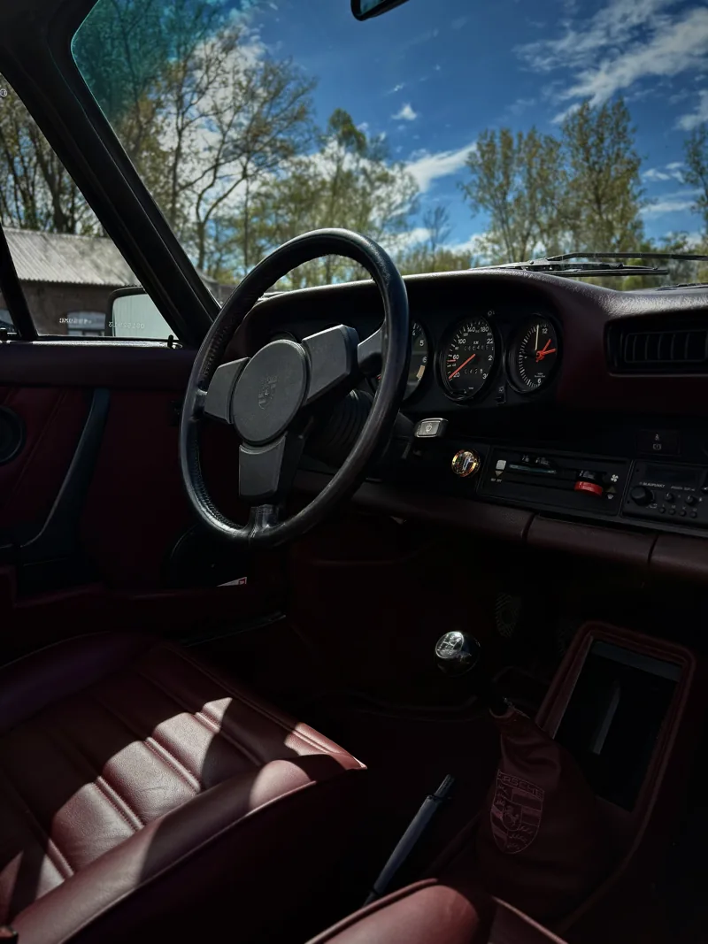 Porsche 911, burgundy leather interior